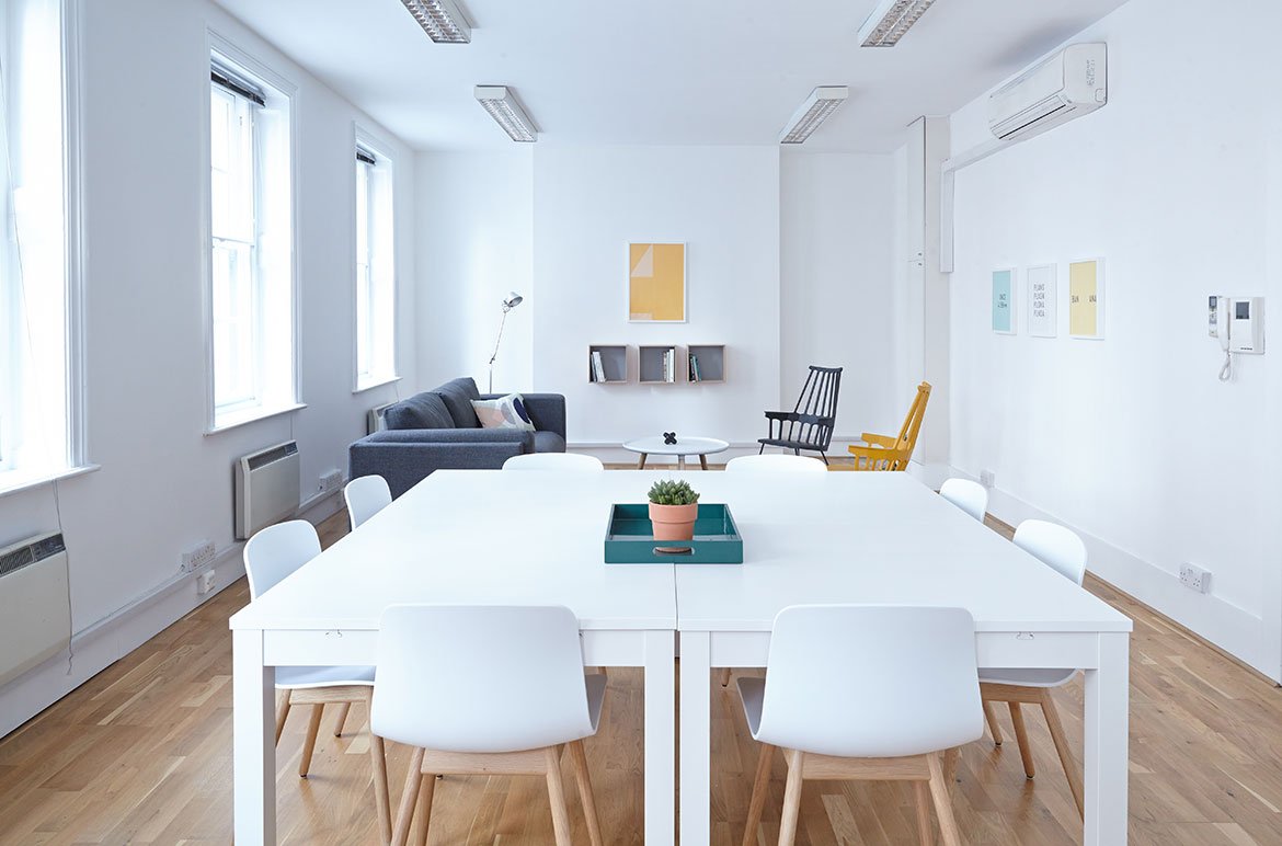 100 Ample apartment