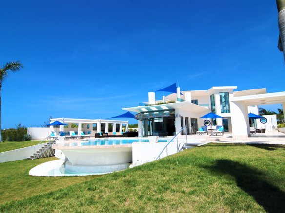 Luxury villa with pool